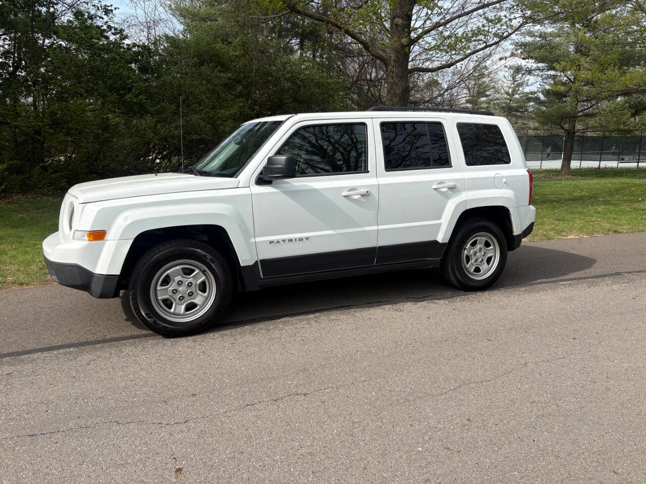 Used 2016 Jeep Patriot Sport w/ Power Value Group FWD image 3