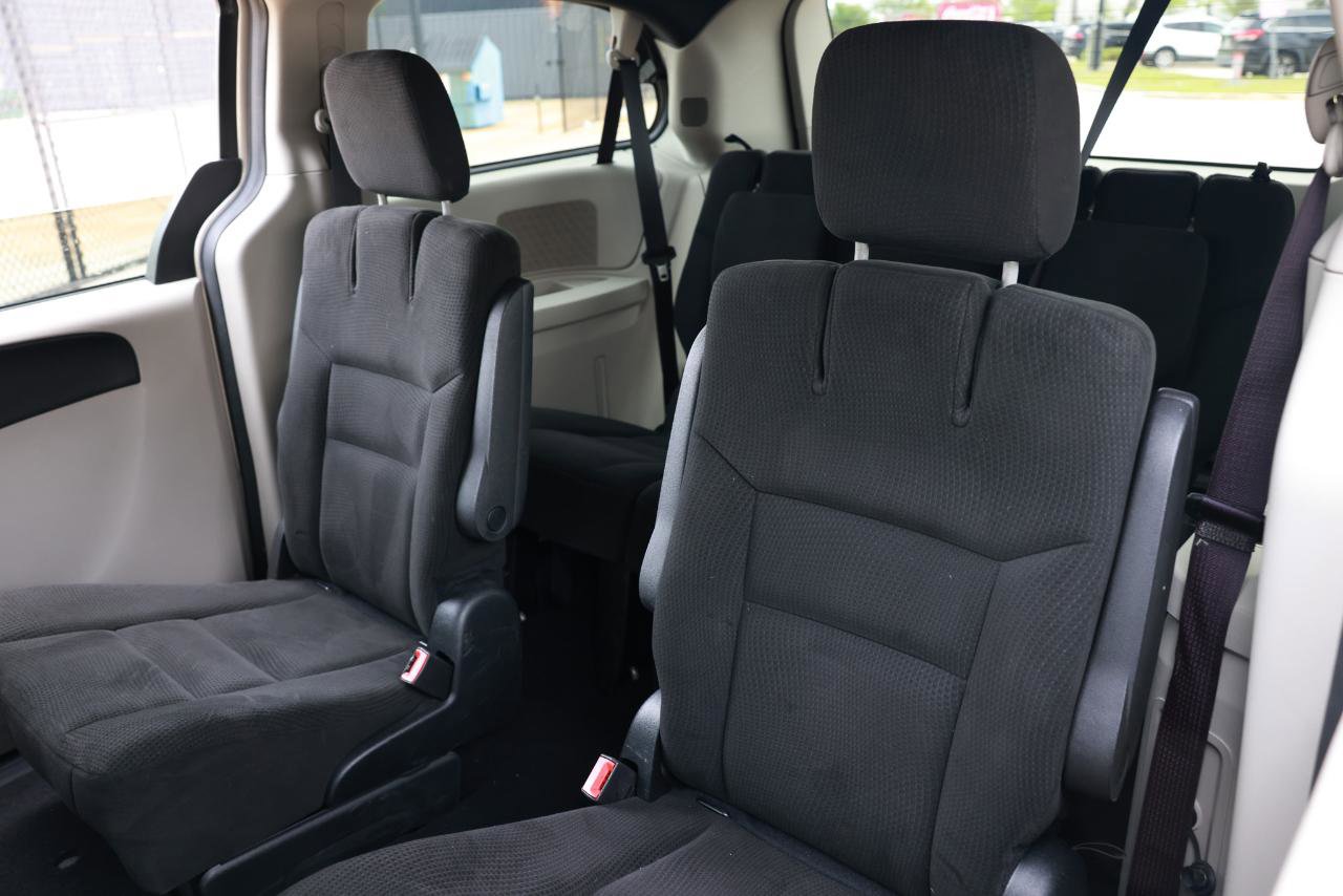 Used 2015 Dodge Grand Caravan SE image 8