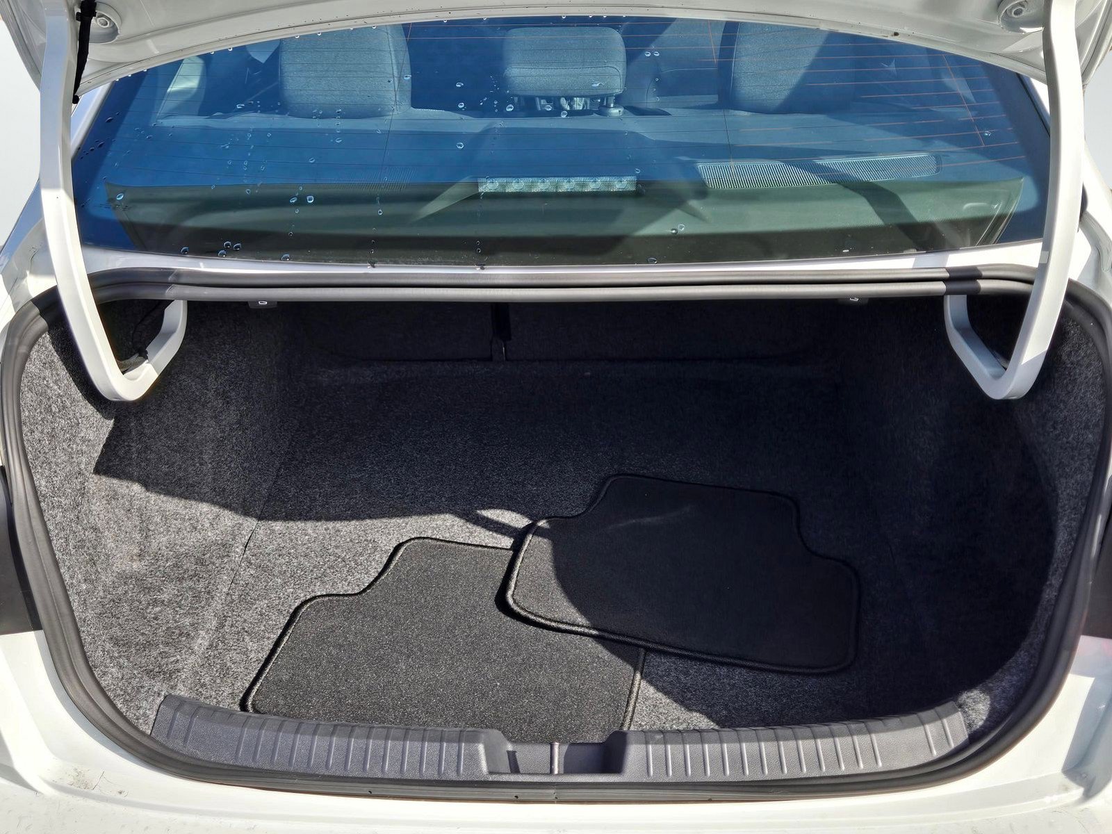 Used 2024 Volkswagen Jetta Sport image 9