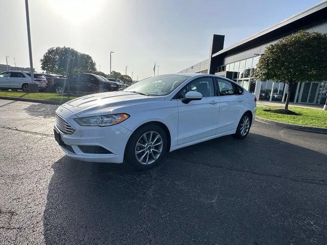 Used 2017 Ford Fusion SE w/ Fusion SE Technology Package FWD image 5