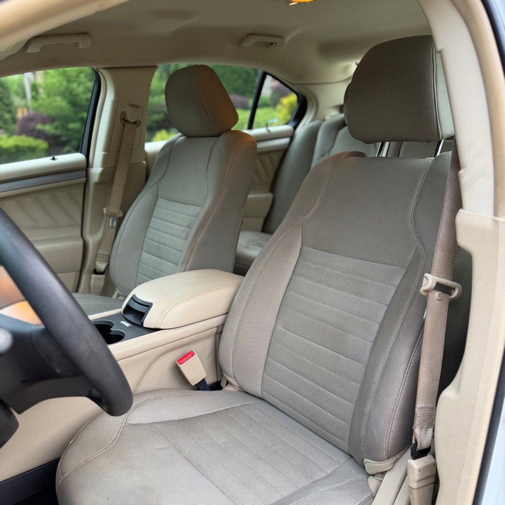Used 2015 Ford Taurus SE FWD image 12