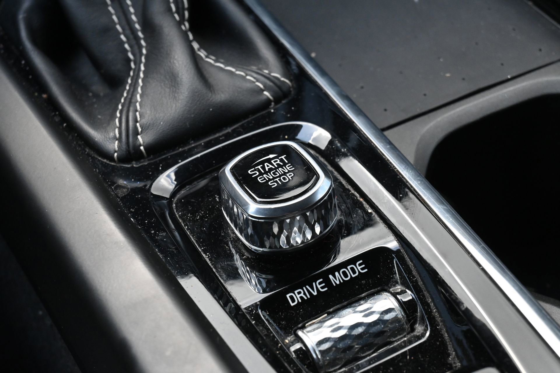 Used 2021 Volvo XC60 T5 R-Design w/ Advanced Package image 15