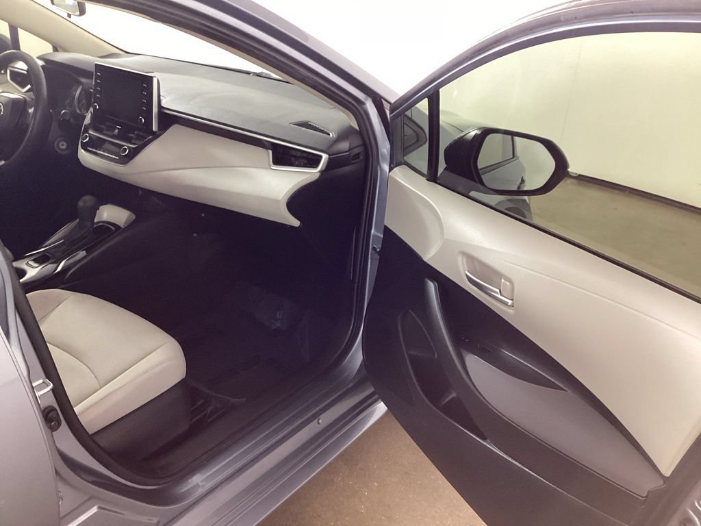 Used 2020 Toyota Corolla LE FWD image 19