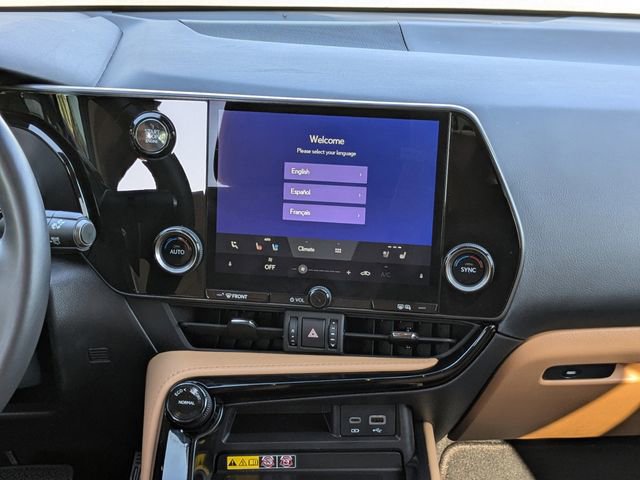 Used 2025 Lexus NX 250 FWD w/ Towing Package (2000 Lbs) image 18