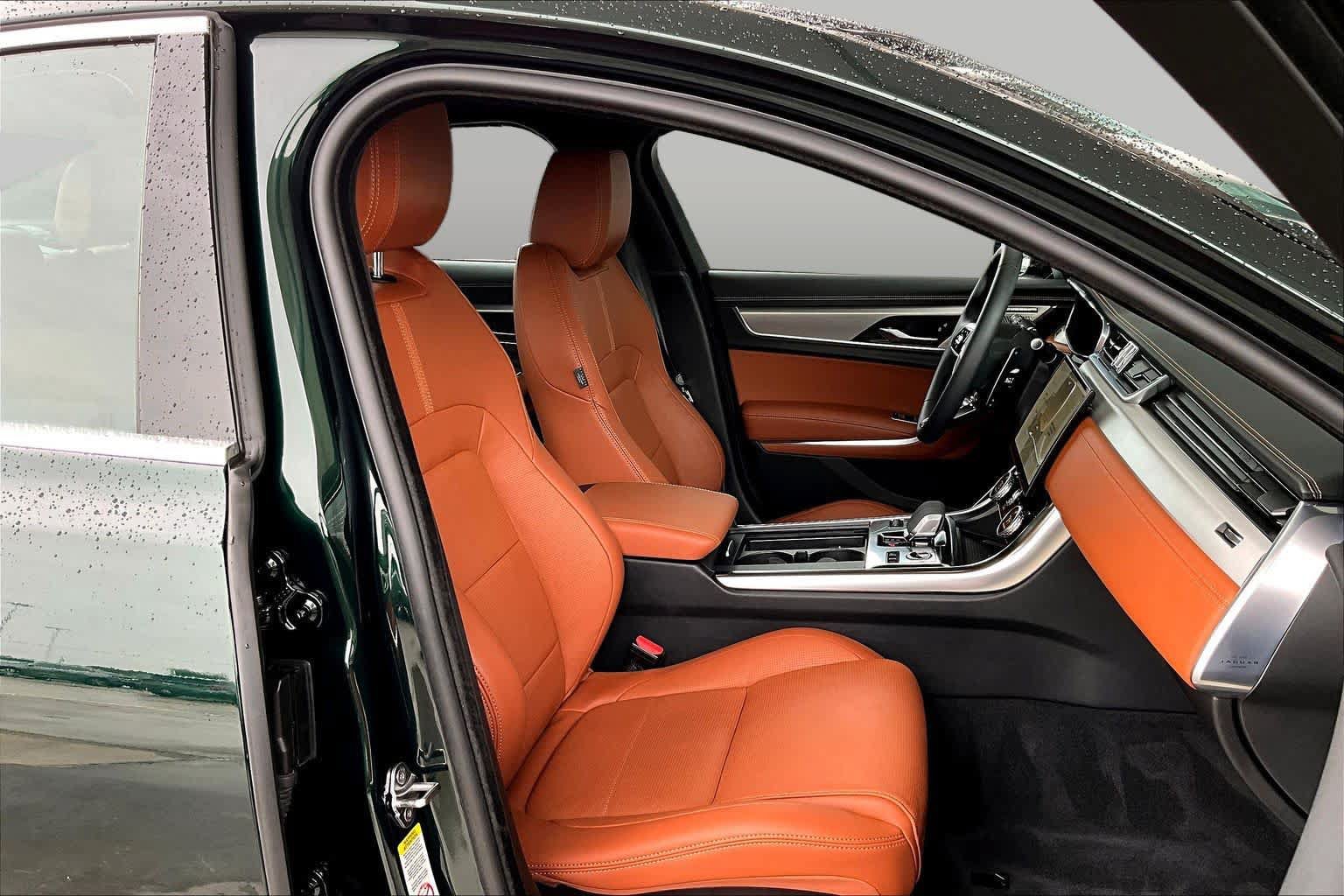 Used 2024 Jaguar XF R-Dynamic SE AWD/4WD image 9
