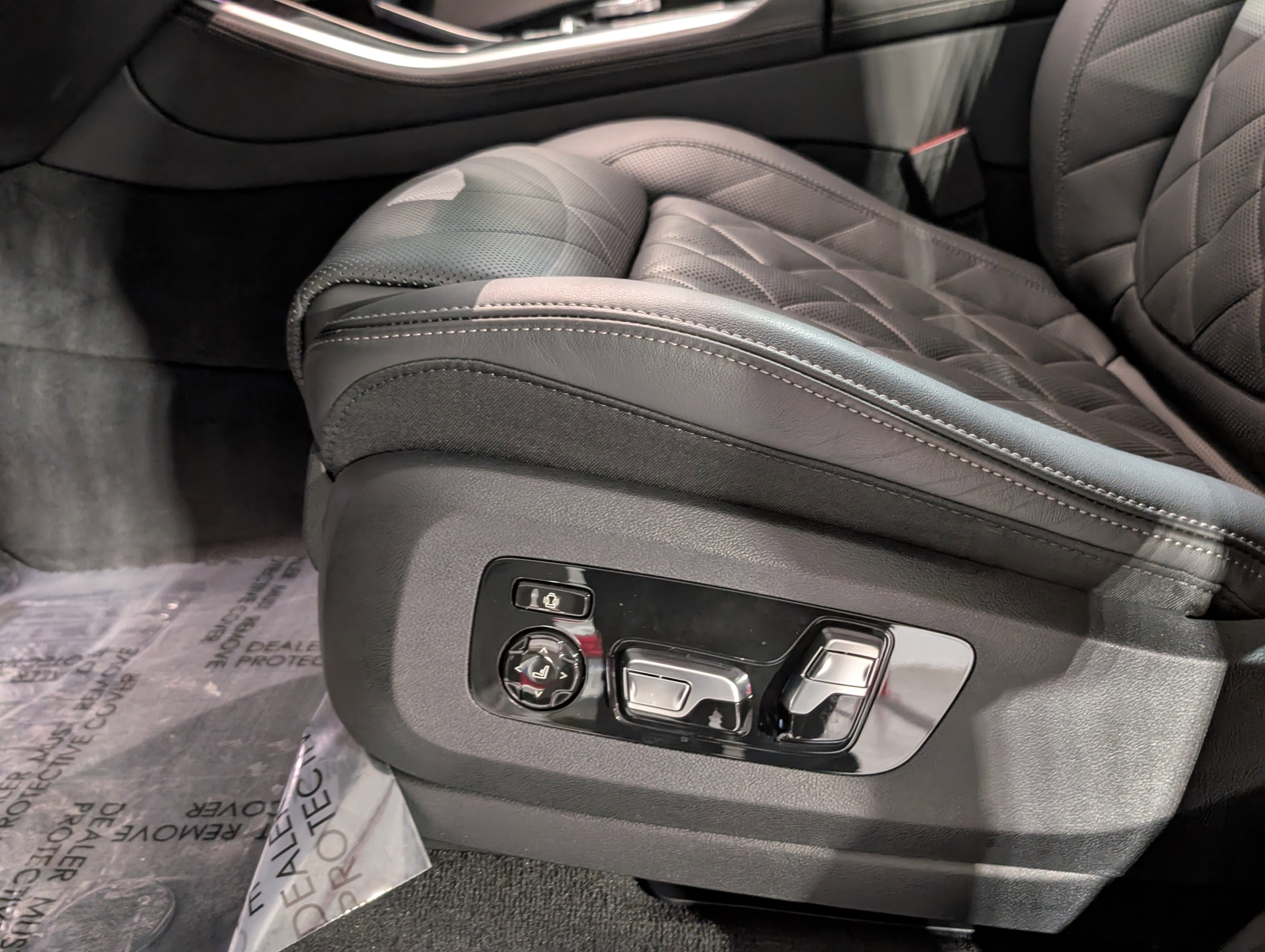 Used 2024 BMW X5 M60i w/ Climate Comfort Package image 16