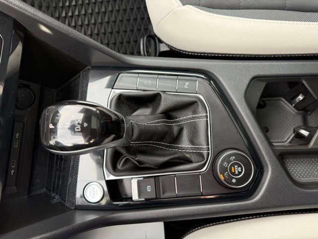 Certified 2025 Volkswagen Taos SE w/ Panoramic Sunroof Package image 23