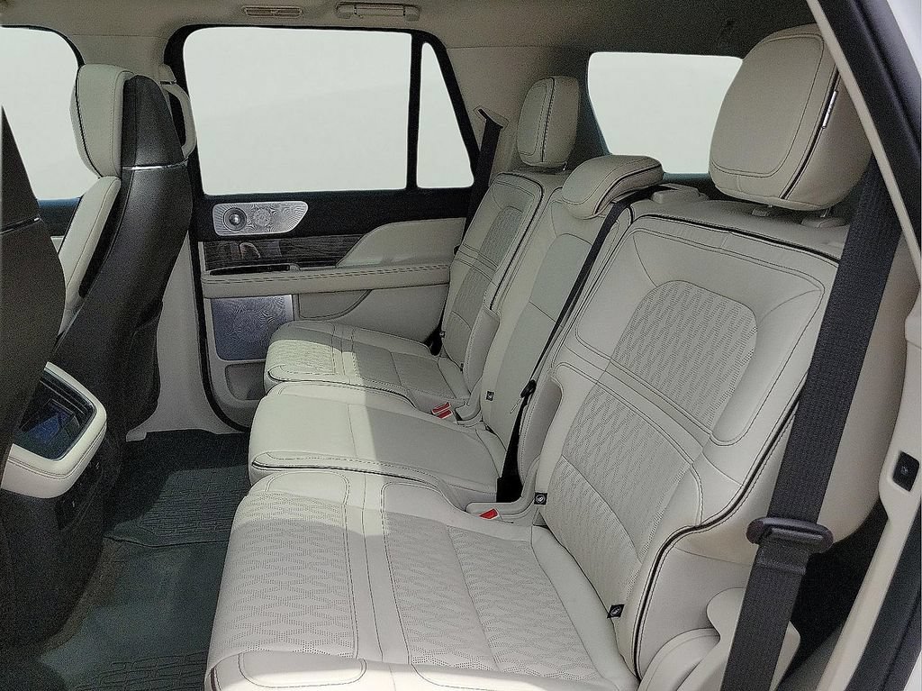 Used 2022 Lincoln Navigator Black Label AWD/4WD image 13