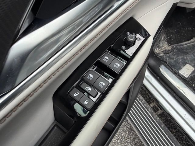 New 2026 Jeep Grand Wagoneer Summit image 13