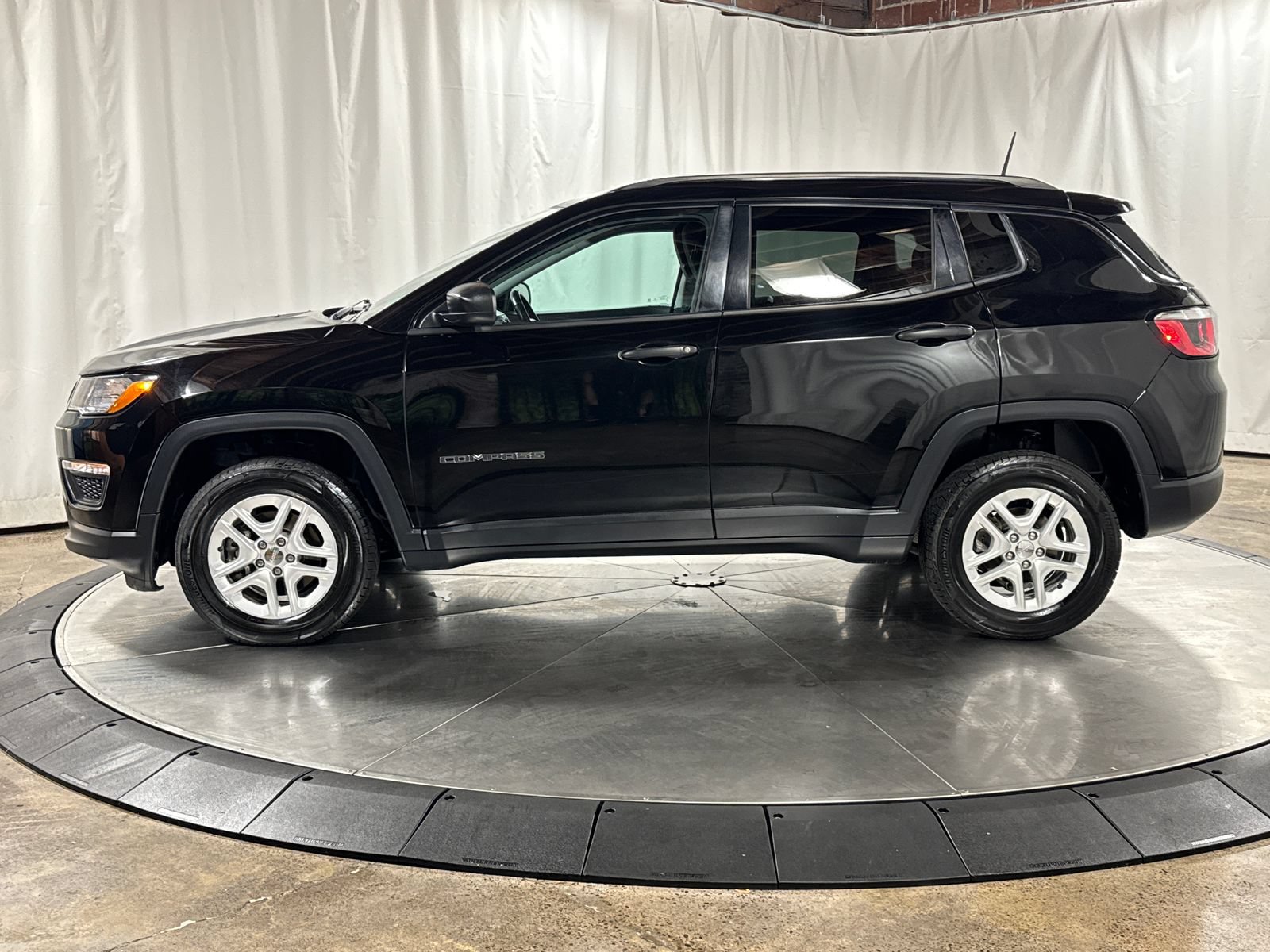 Used 2018 Jeep Compass Sport w/ Cold Weather Group AWD/4WD image 6