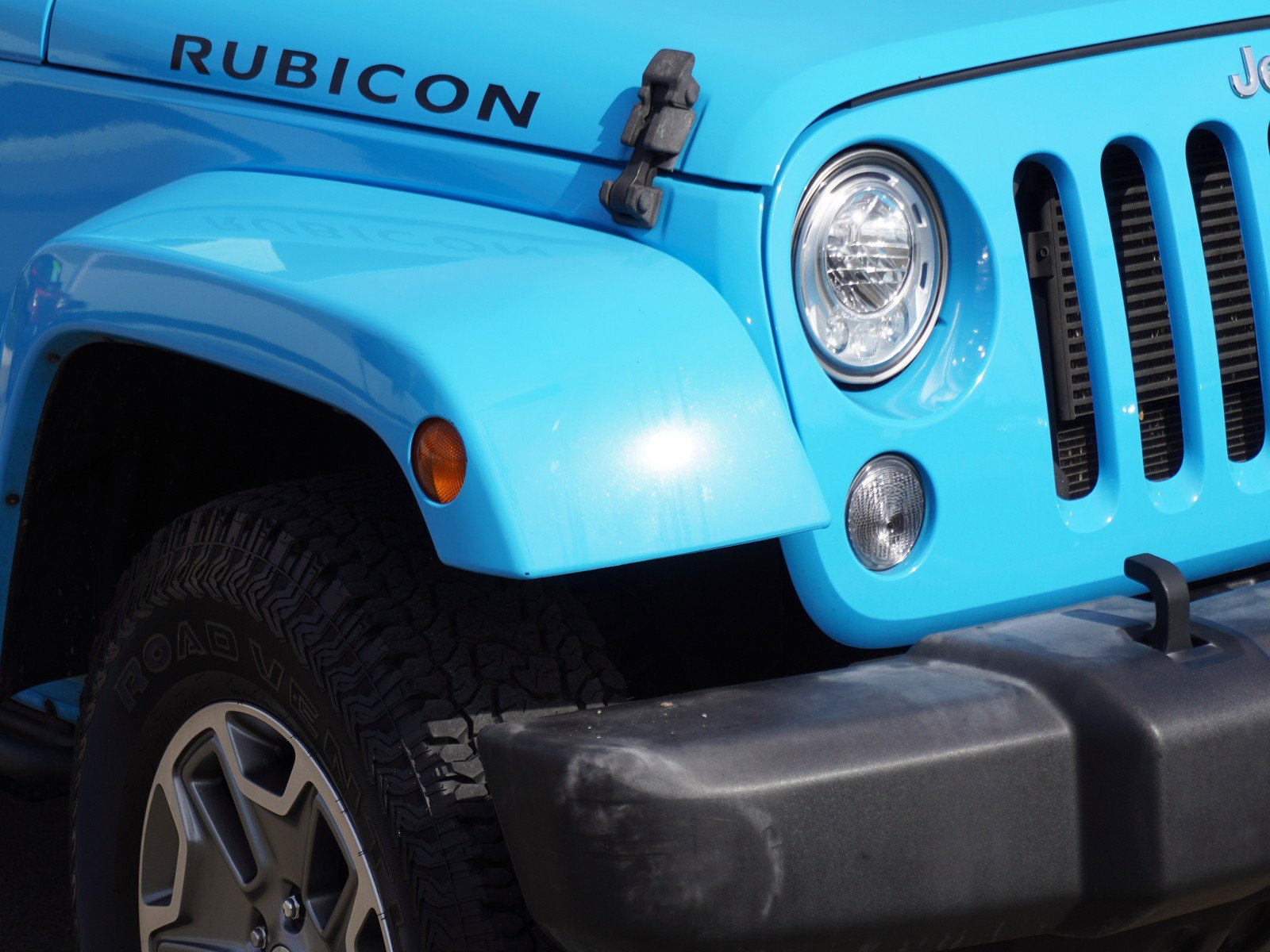 Used 2017 Jeep Wrangler Unlimited Rubicon w/ Connectivity Group image 3