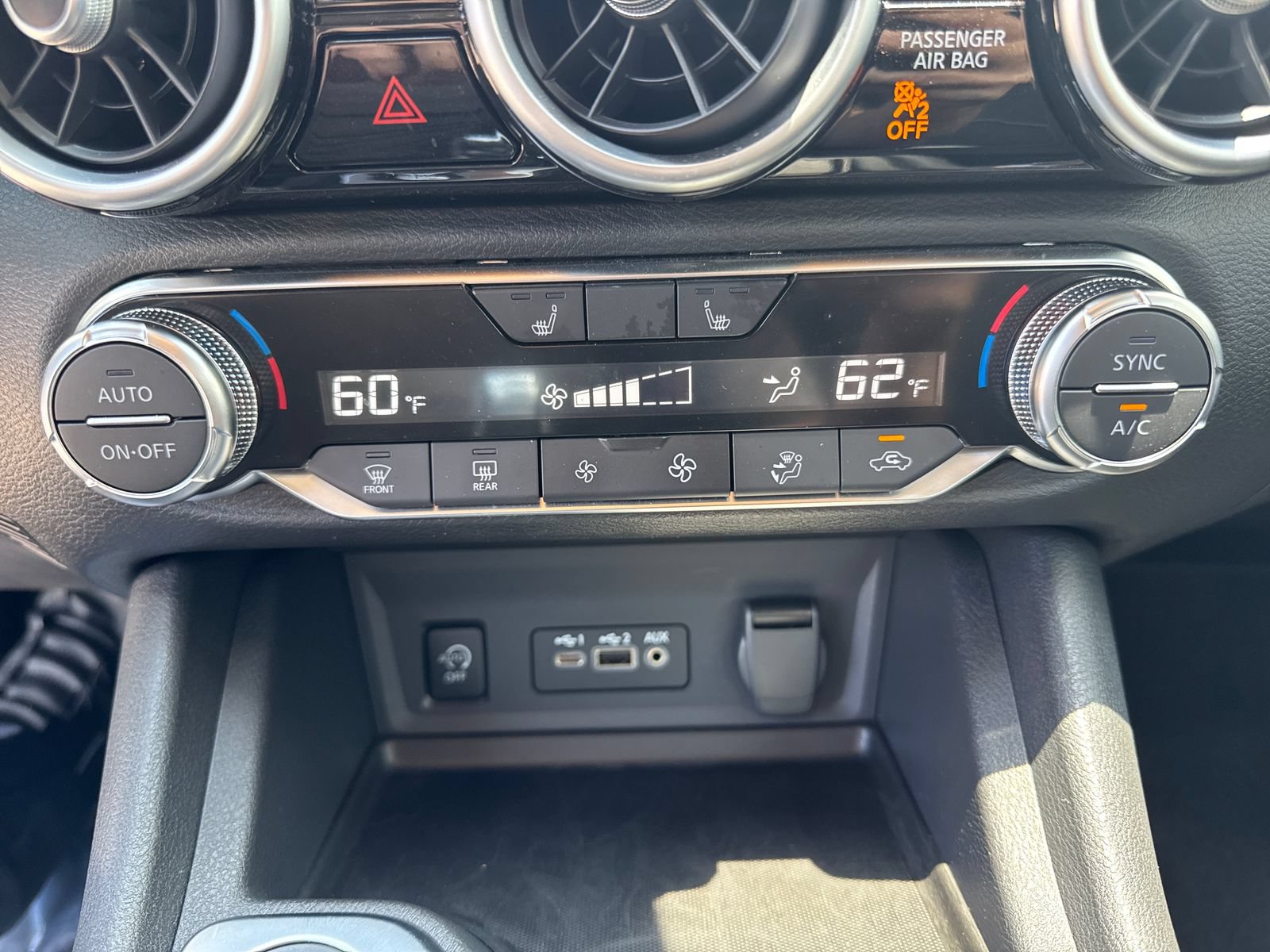 Certified 2025 Nissan Sentra SR FWD image 30