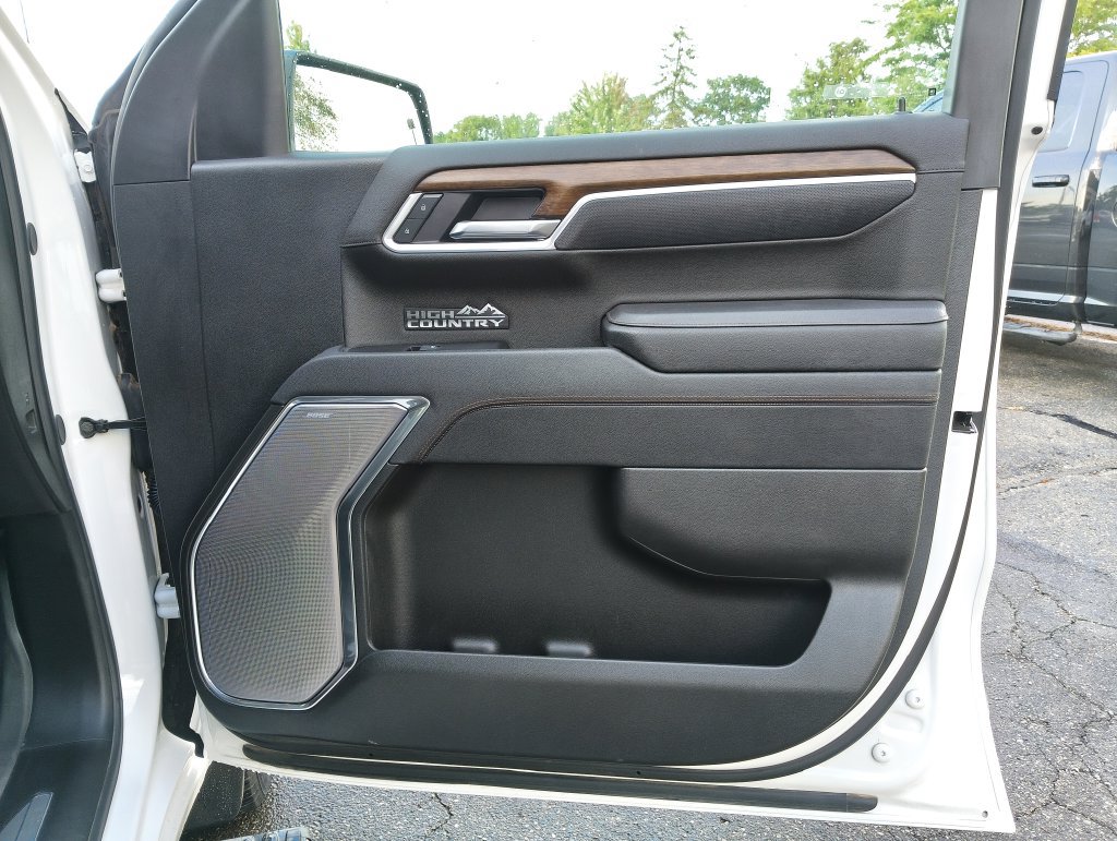 Used 2025 Chevrolet Silverado 1500 High Country AWD/4WD image 32