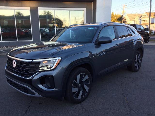 Used 2024 Volkswagen Atlas Cross Sport SE image 1