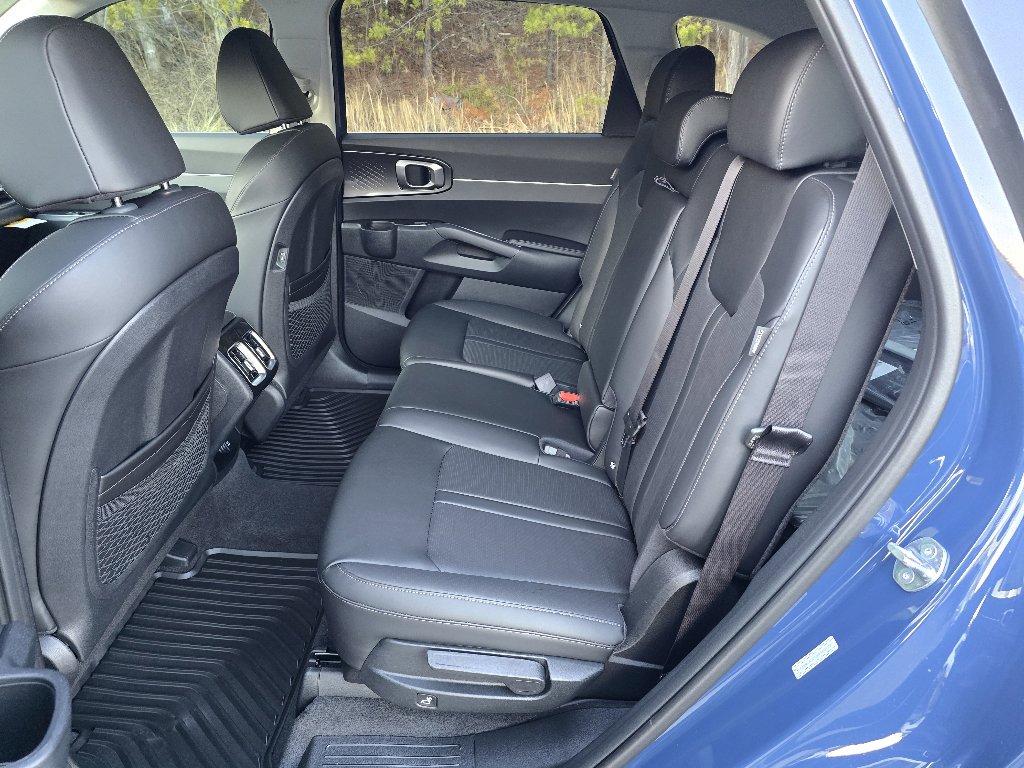 New 2025 Kia Sorento S image 4