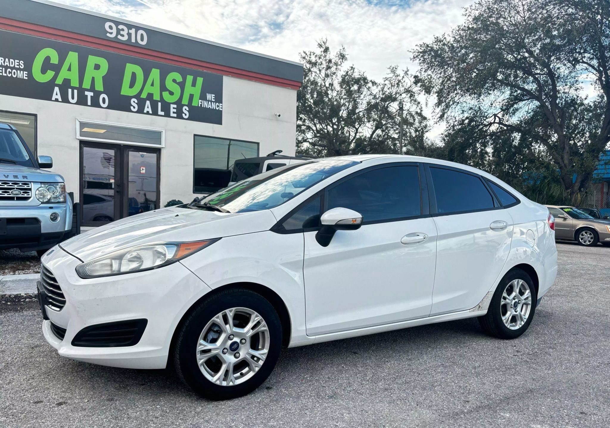 Used 2014 Ford Fiesta SE w/ Comfort Package image 2