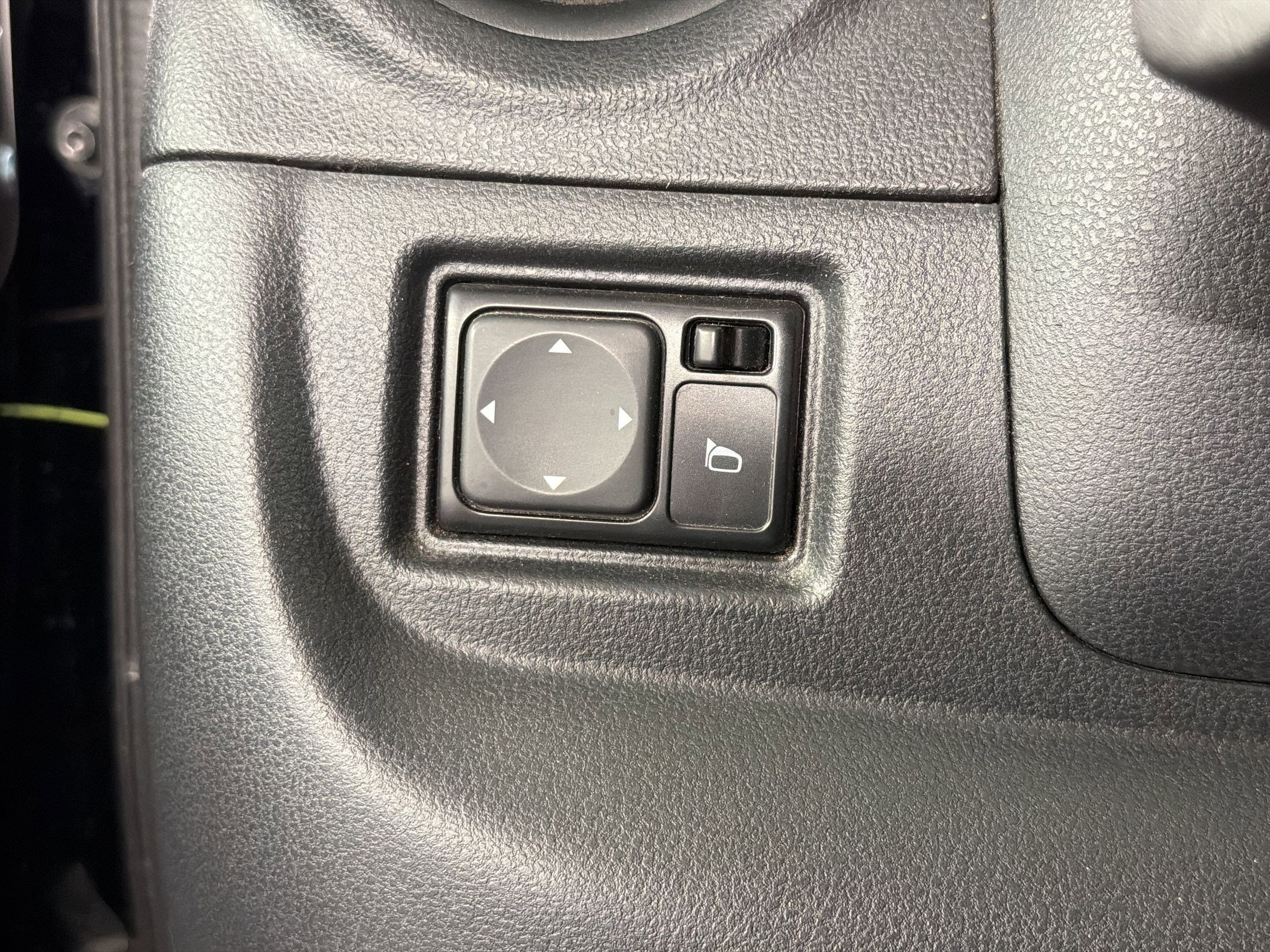 Used 2017 Nissan Versa S Plus FWD image 17