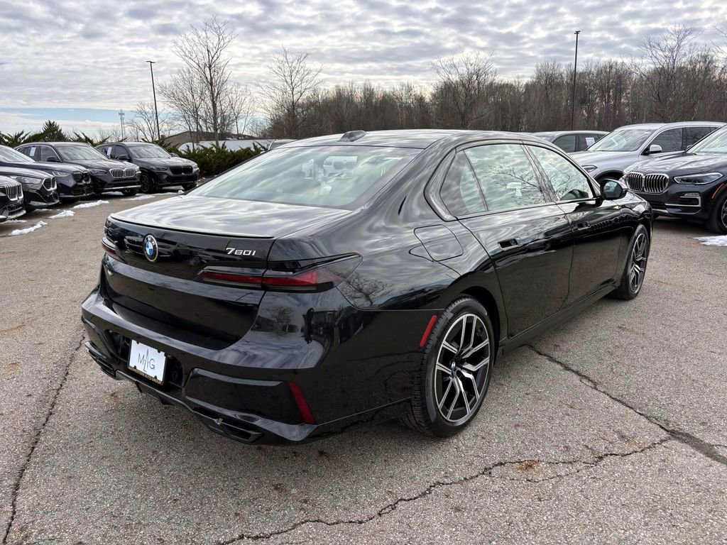 Used 2024 BMW 760i xDrive w/ Executive Package image 7