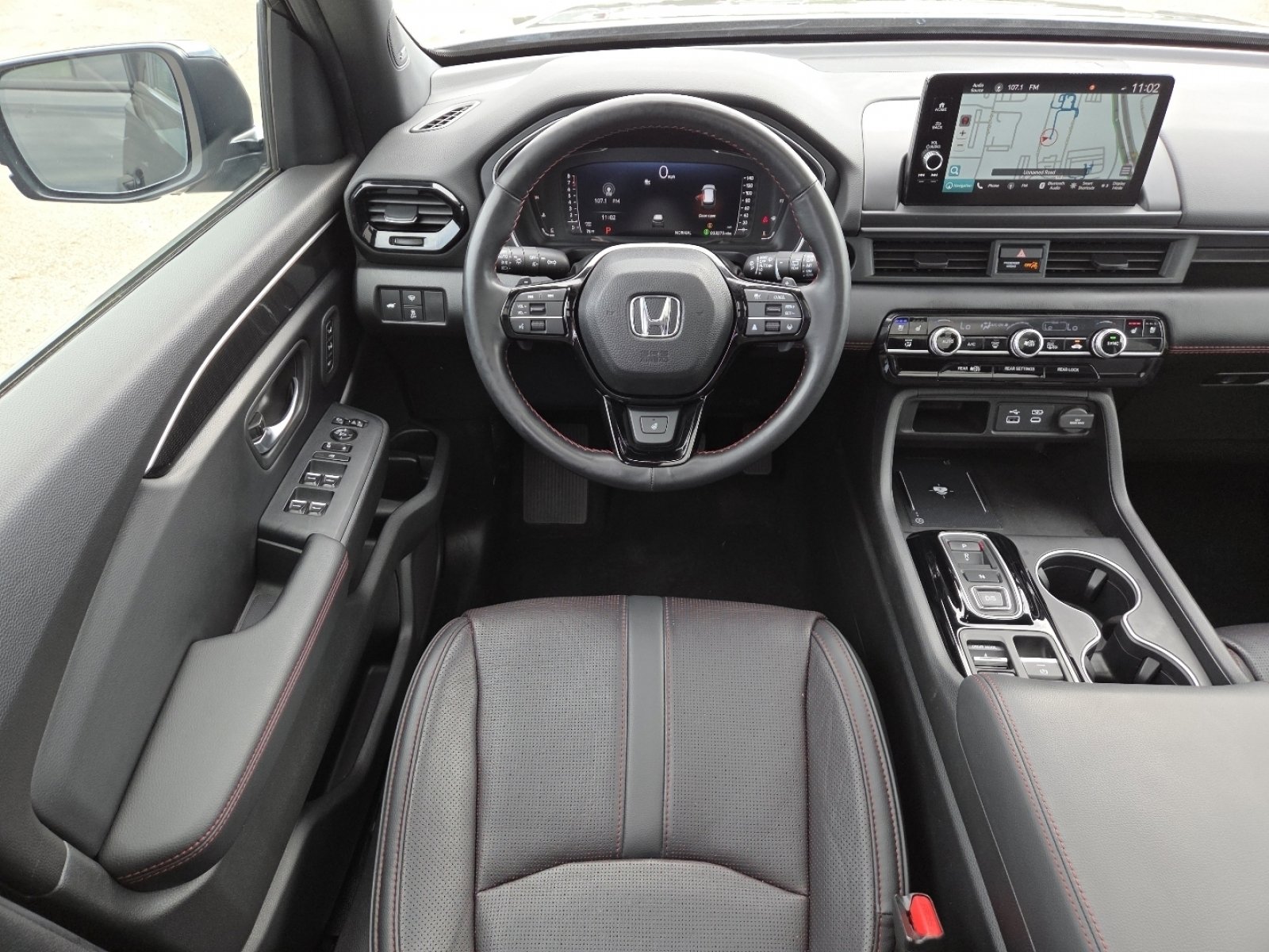 Used 2025 Honda Pilot Black Edition image 26
