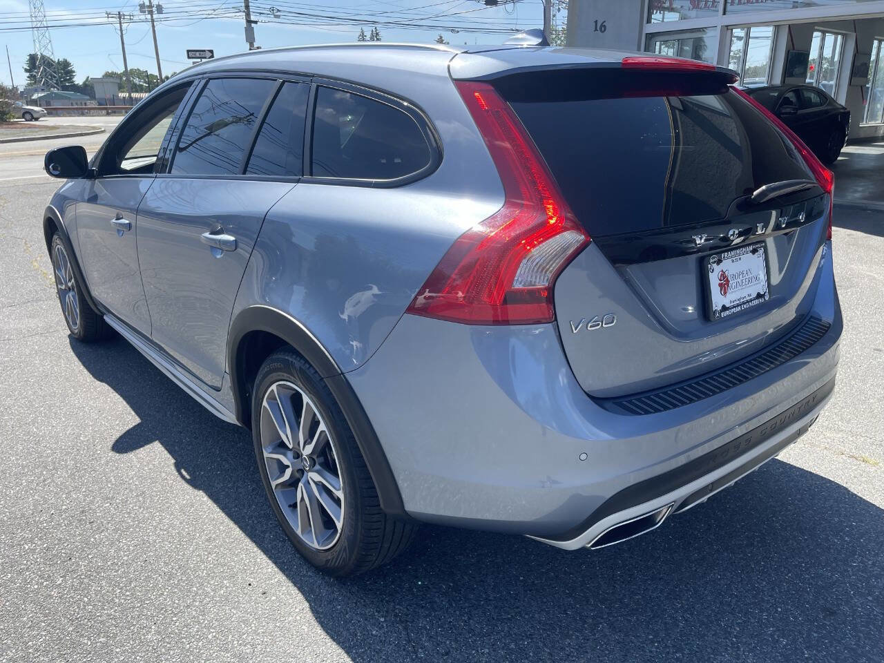 Used 2018 Volvo V60 T5 Cross Country image 5