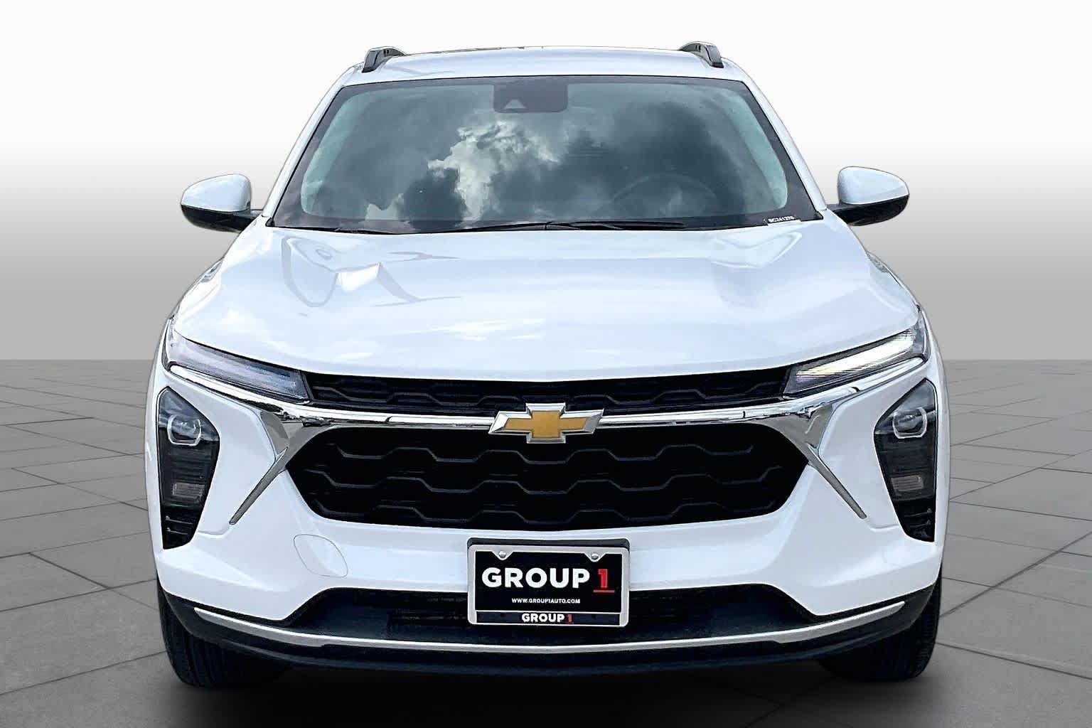 Used 2025 Chevrolet Trax LT w/ LT Convenience Package FWD image 4