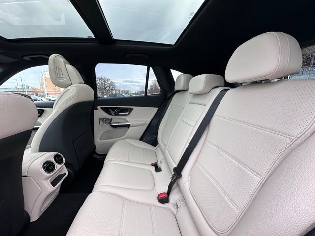 Used 2024 Mercedes-Benz GLC 300 4MATIC image 22