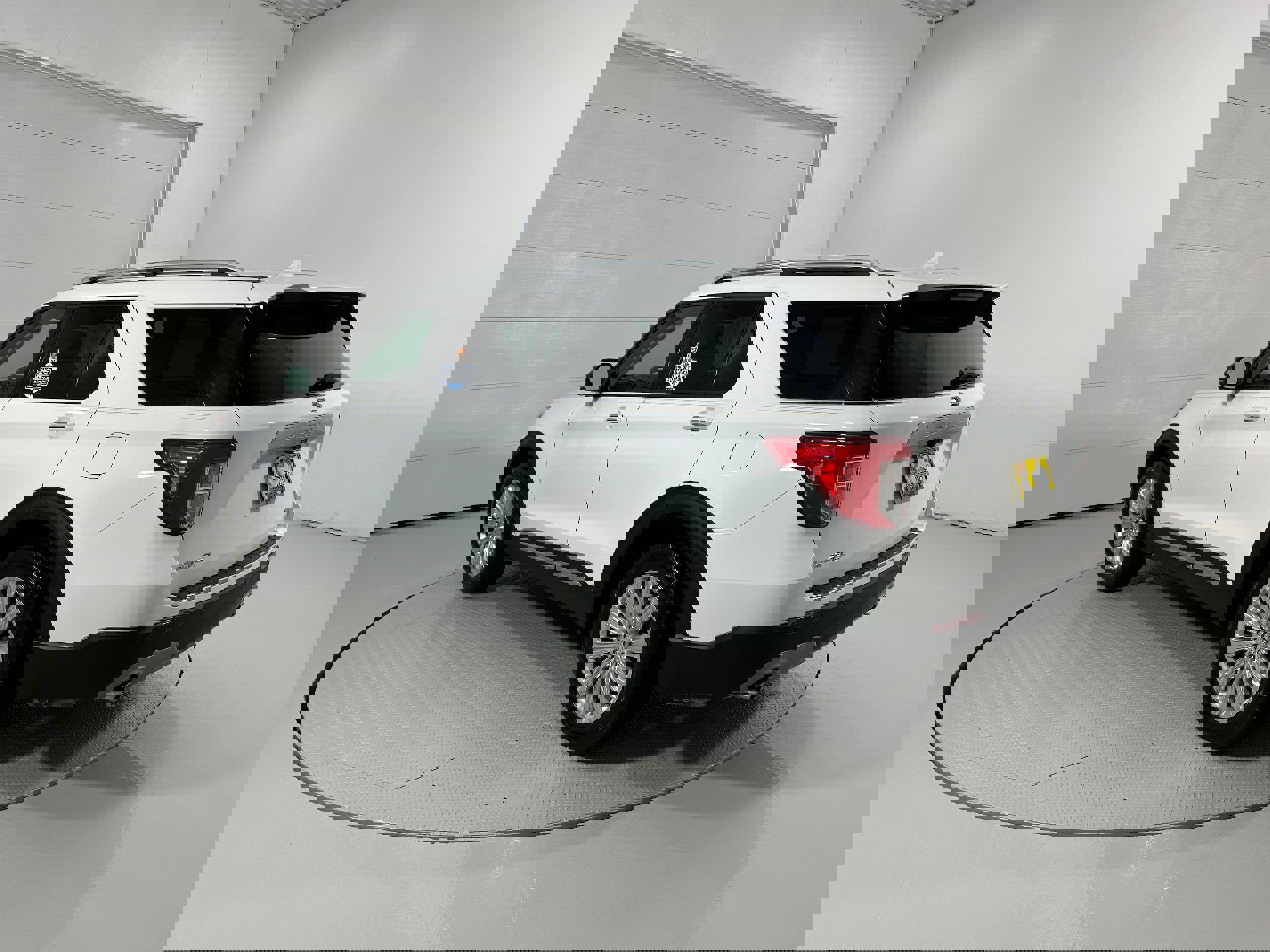 Used 2020 Ford Explorer Limited image 23