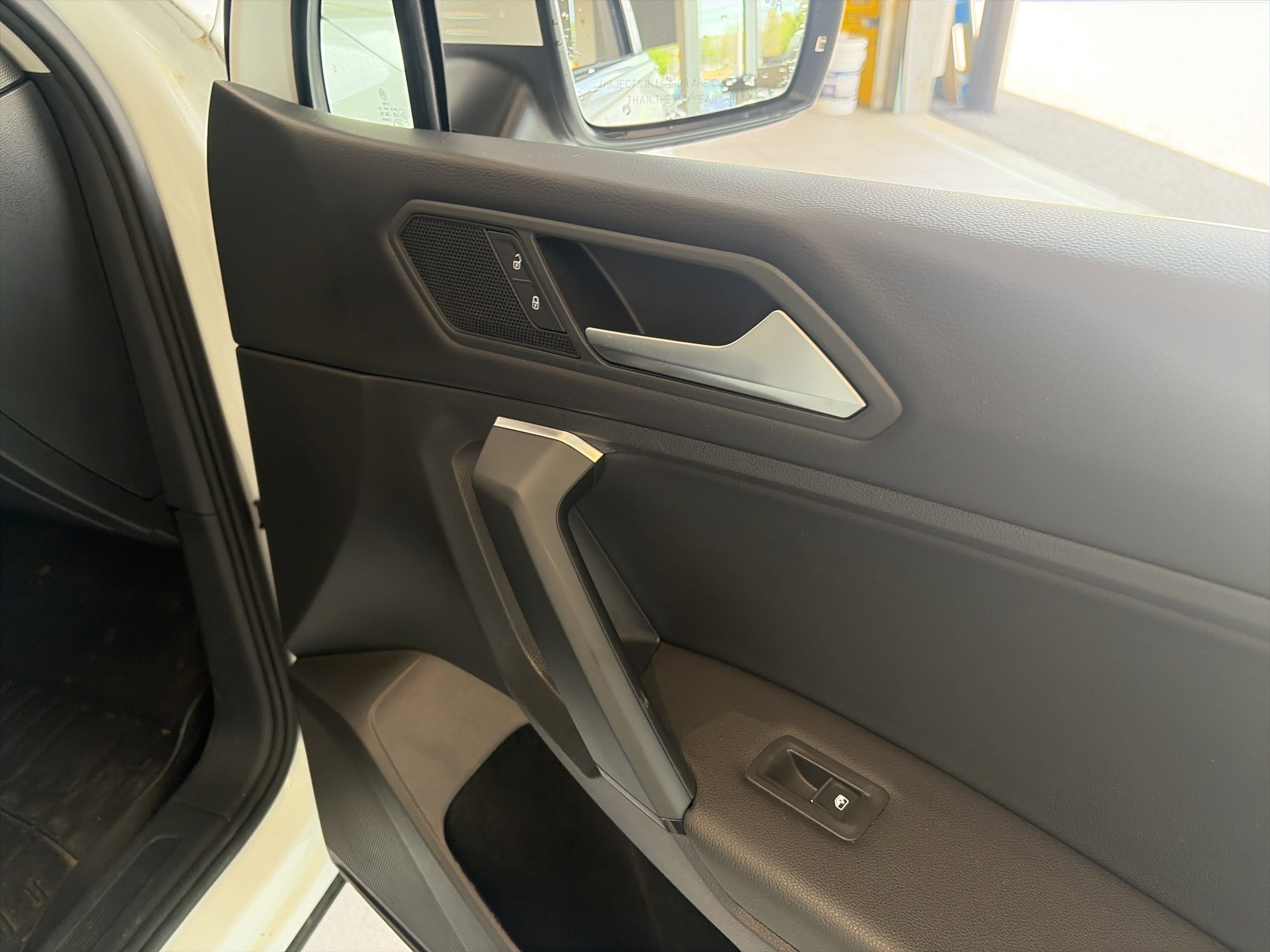 Used 2019 Volkswagen Tiguan SEL AWD/4WD image 30