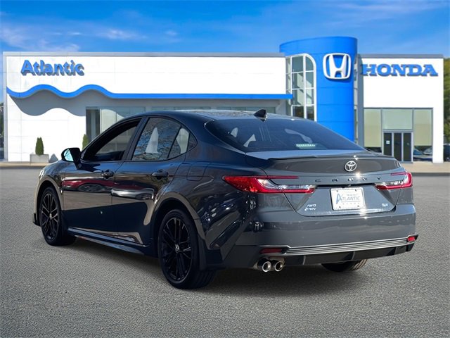 Used 2025 Toyota Camry SE image 6