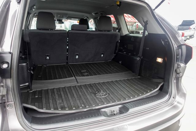 Used 2019 Toyota Highlander LE image 28