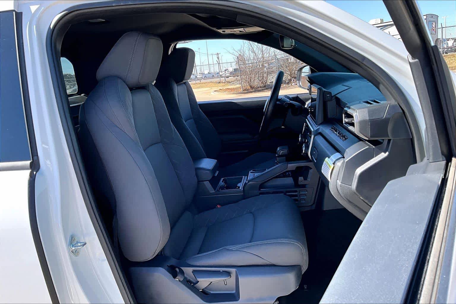 Used 2024 Toyota Tacoma SR image 9