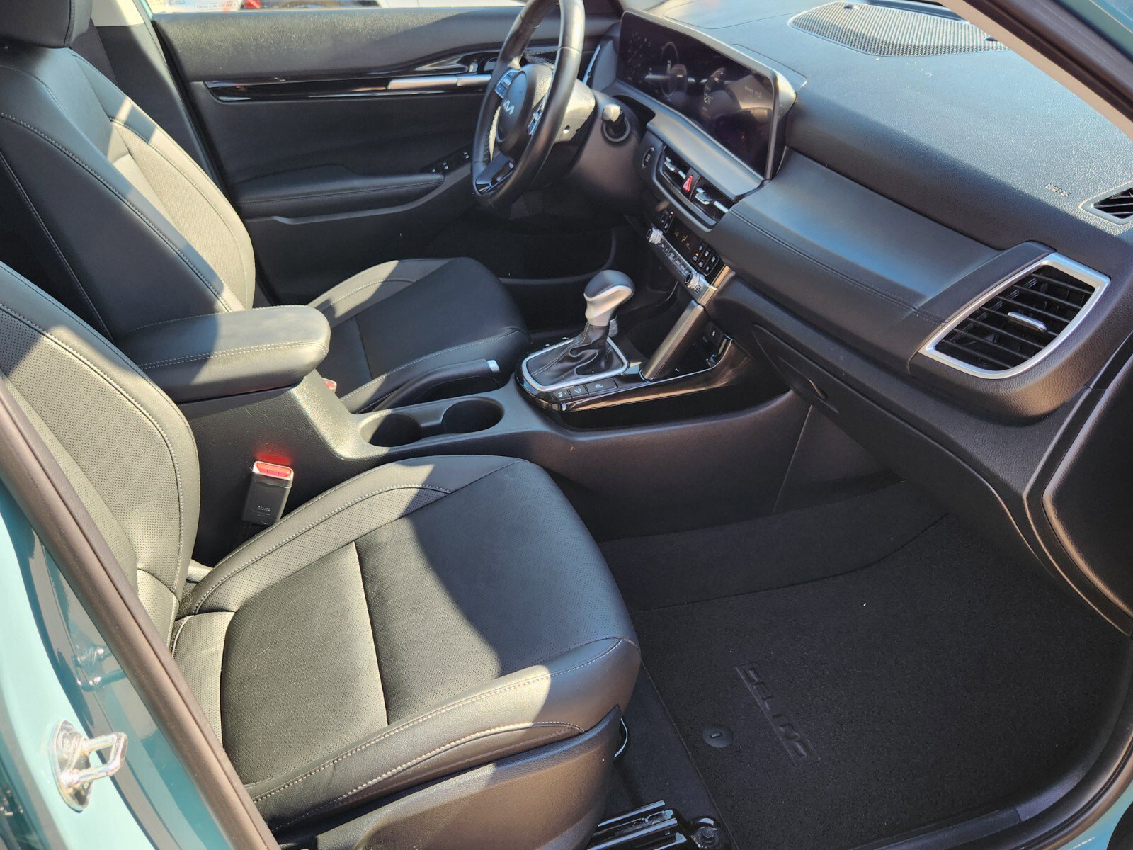 Used 2025 Kia Seltos EX image 11