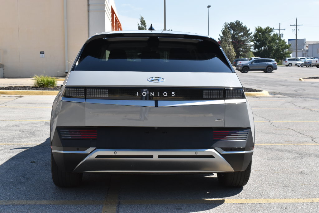 Used 2024 Hyundai Ioniq 5 SEL AWD/4WD image 8