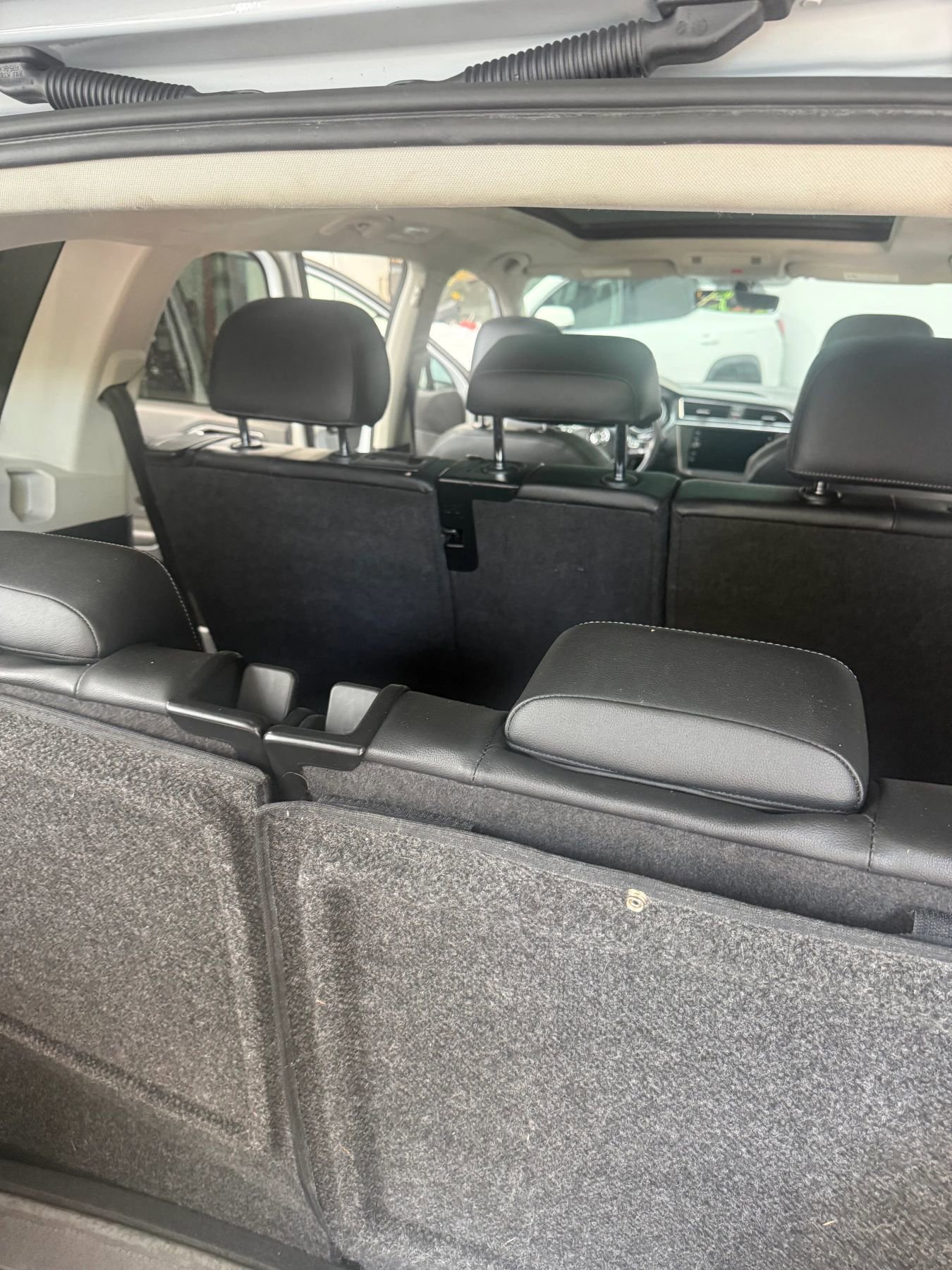 Used 2018 Volkswagen Tiguan SE w/ Panoramic Sunroof Package FWD image 19