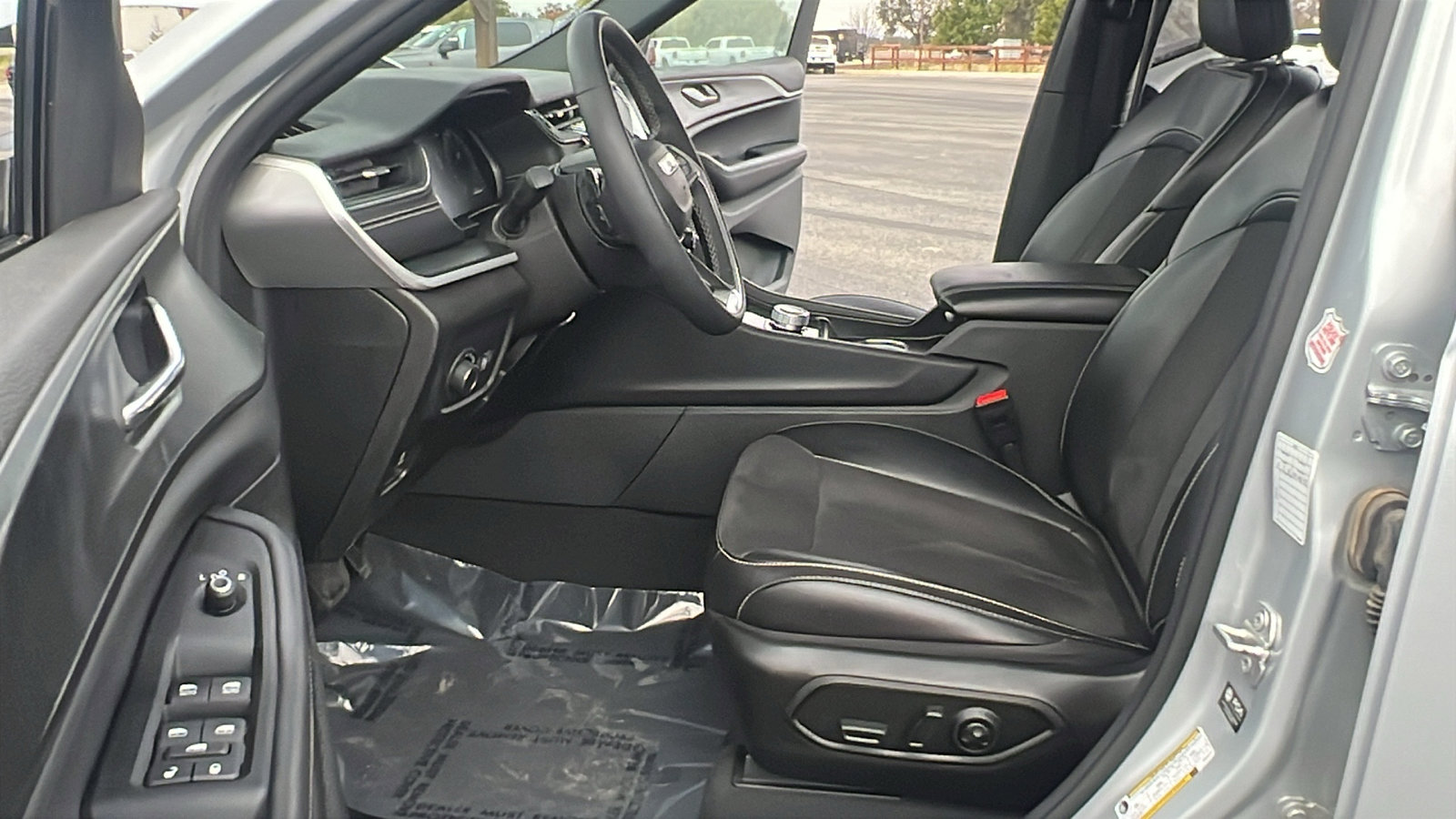 Used 2024 Jeep Grand Cherokee L Laredo image 17