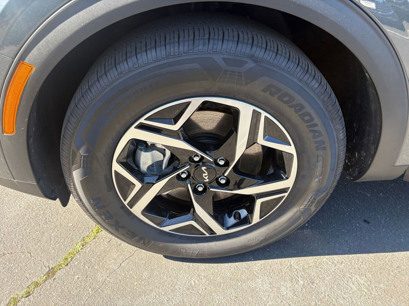 Used 2025 Kia Sportage LX image 29