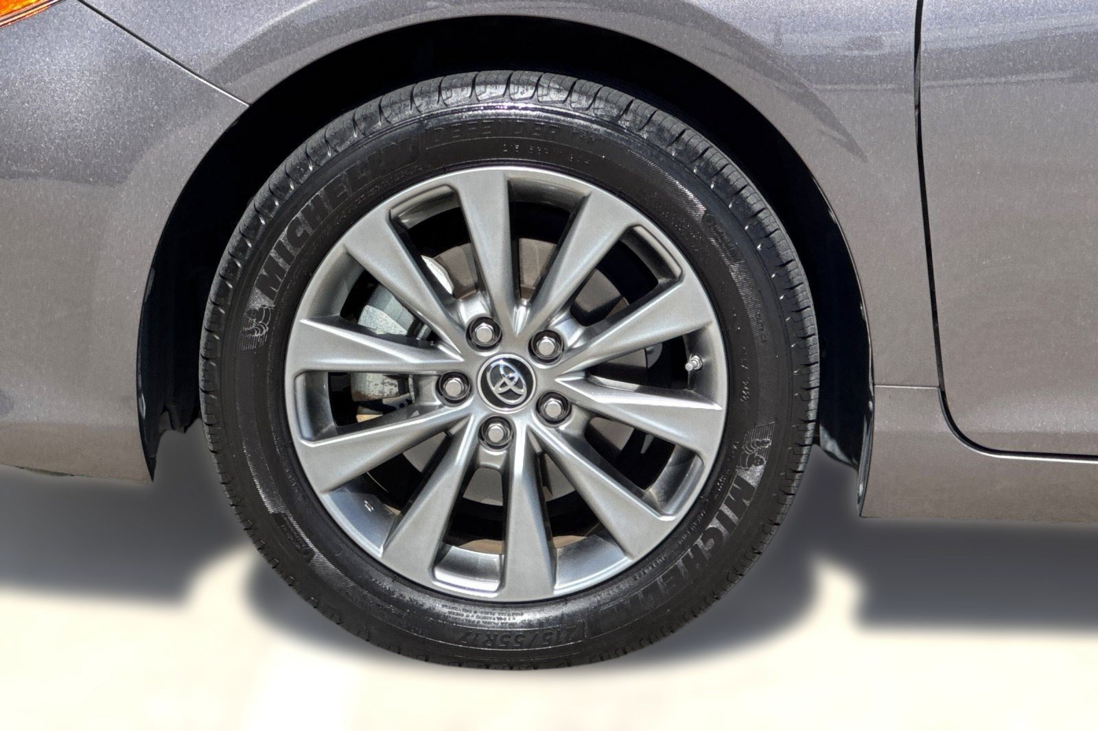 Used 2015 Toyota Camry XLE w/ Moonroof Package FWD image 12
