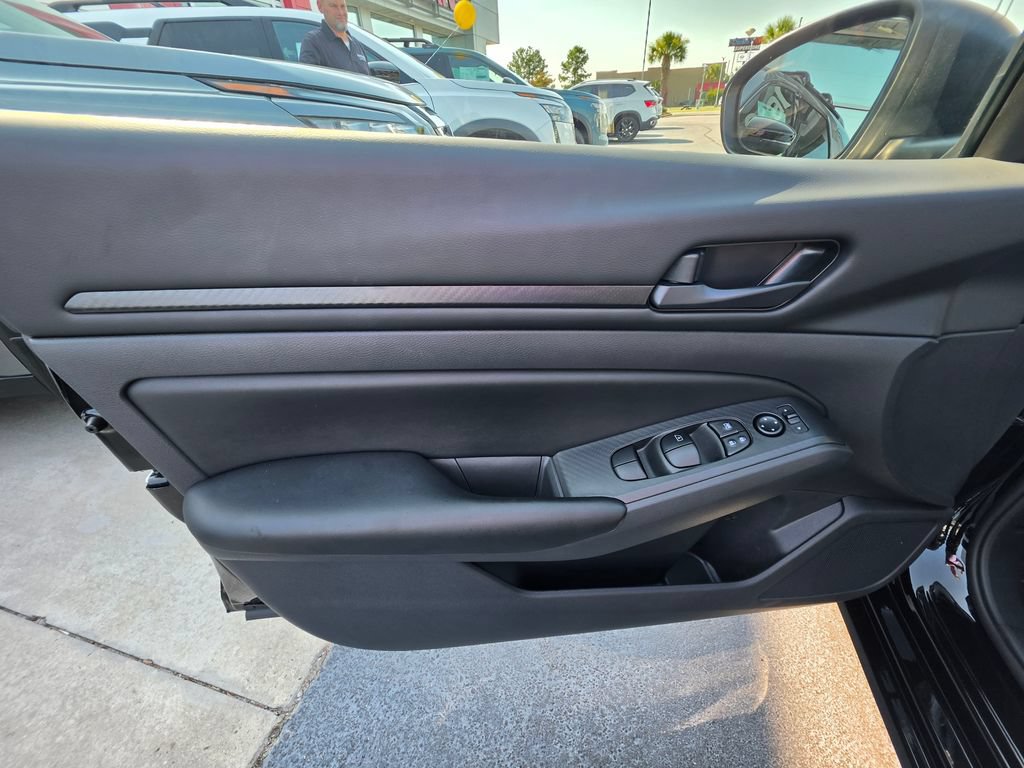 Certified 2025 Nissan Altima 2.5 S FWD image 11