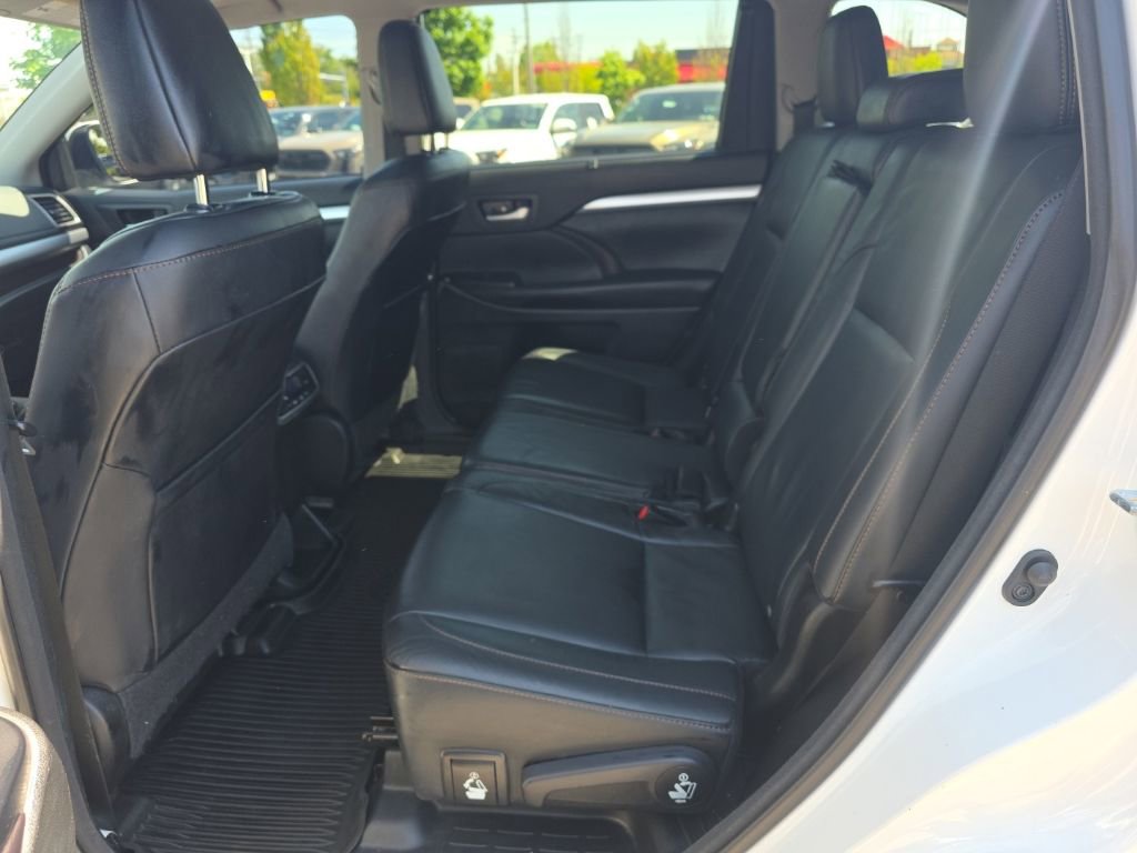 Used 2016 Toyota Highlander XLE AWD/4WD image 12