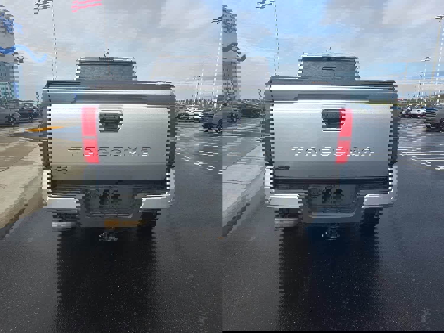 Used 2024 Toyota Tacoma TRD Sport w/ TRD Sport Upgrade Package AWD/4WD image 4