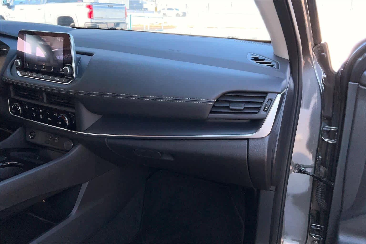 Certified 2025 Nissan Rogue S FWD image 14