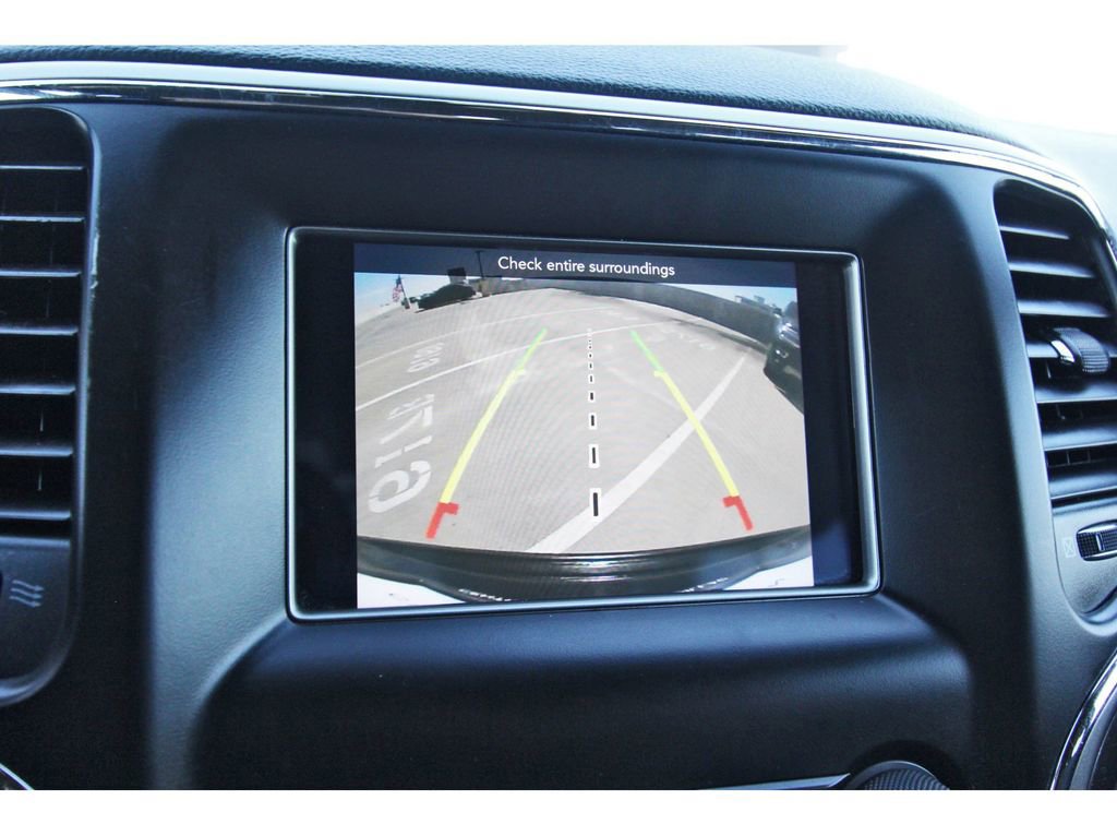 Used 2018 Jeep Grand Cherokee Laredo image 21