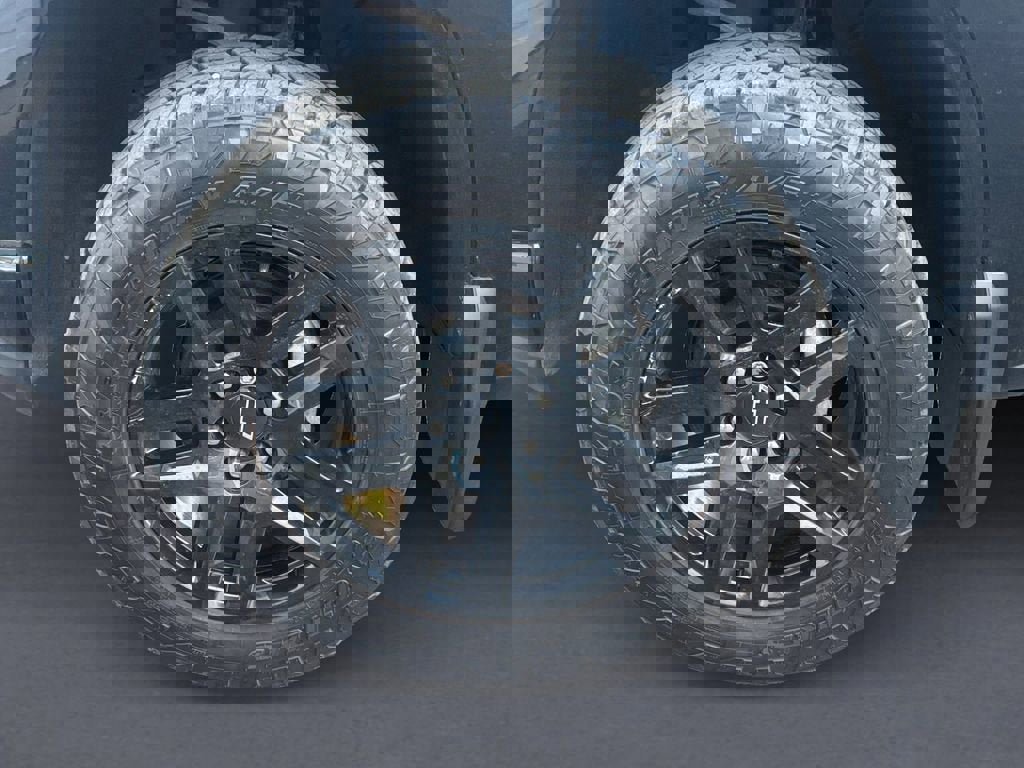 Used 2020 Chevrolet Silverado 1500 LT Trail Boss w/ Midnight Edition image 9