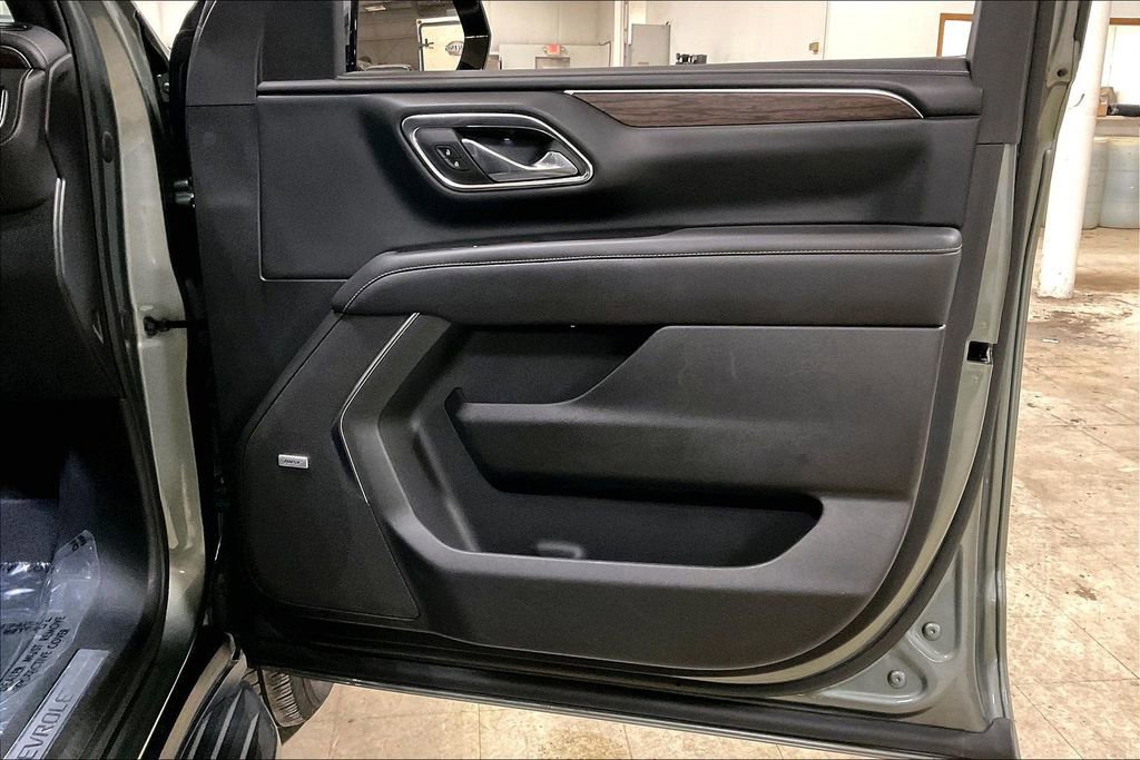 Used 2023 Chevrolet Suburban Premier AWD/4WD image 21