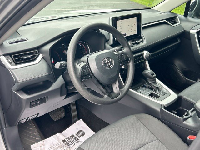 Used 2025 Toyota RAV4 XLE AWD/4WD image 19
