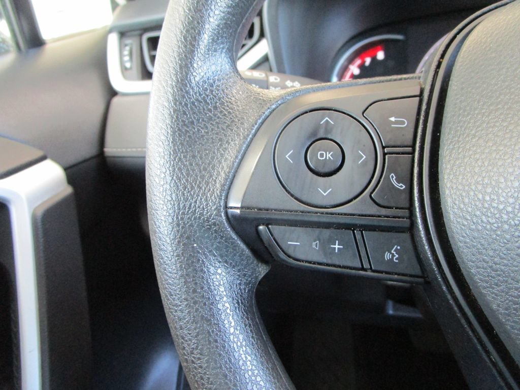 Used 2025 Toyota RAV4 XLE FWD image 31