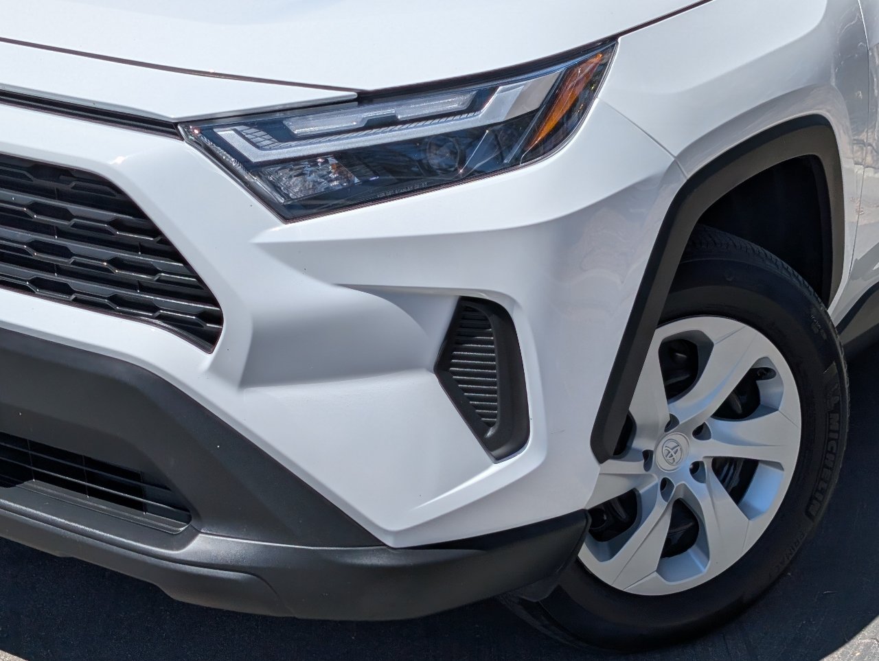 Used 2025 Toyota RAV4 LE AWD/4WD image 10