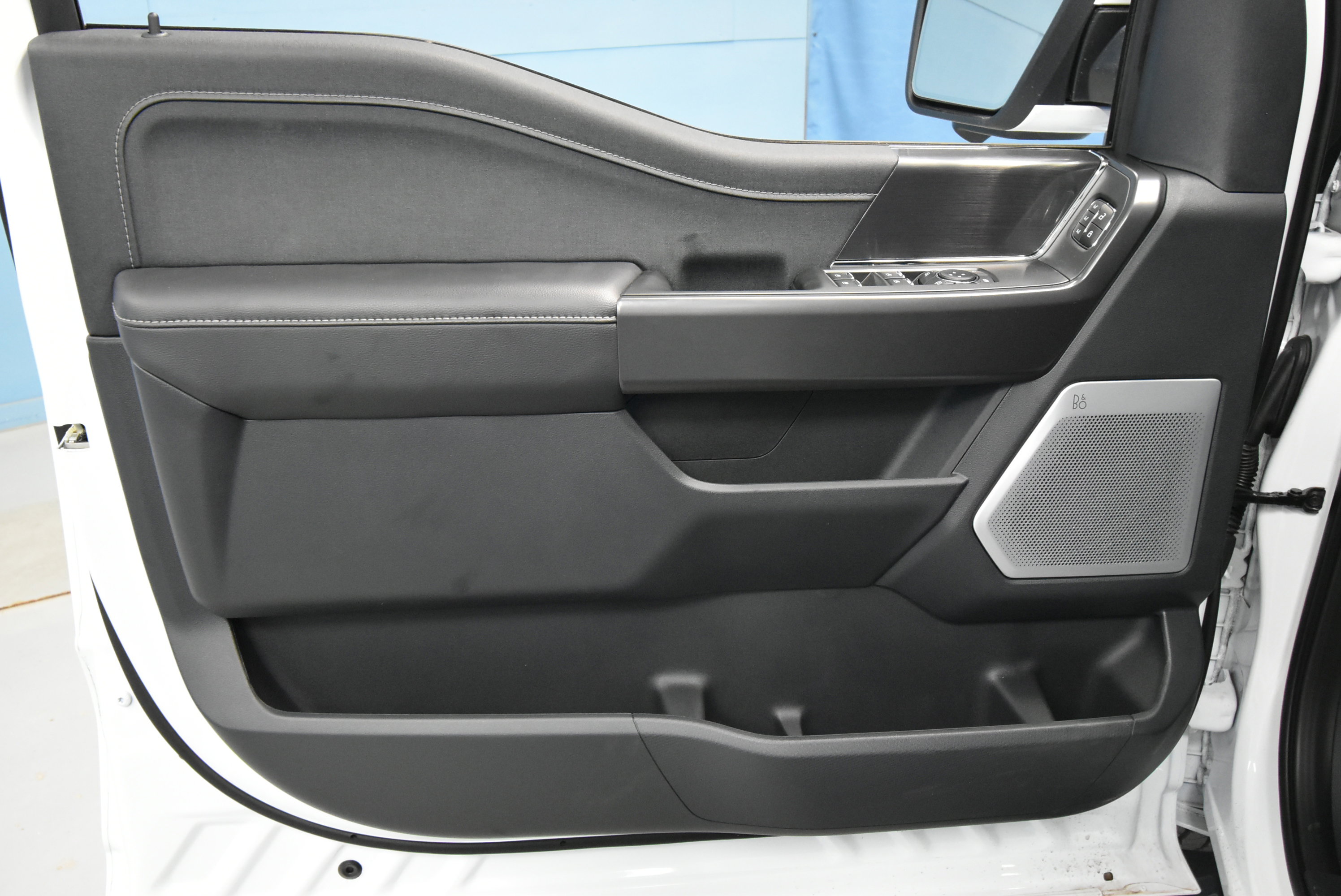 New 2025 Ford F150 Lariat w/ Equipment Group 502A High image 3