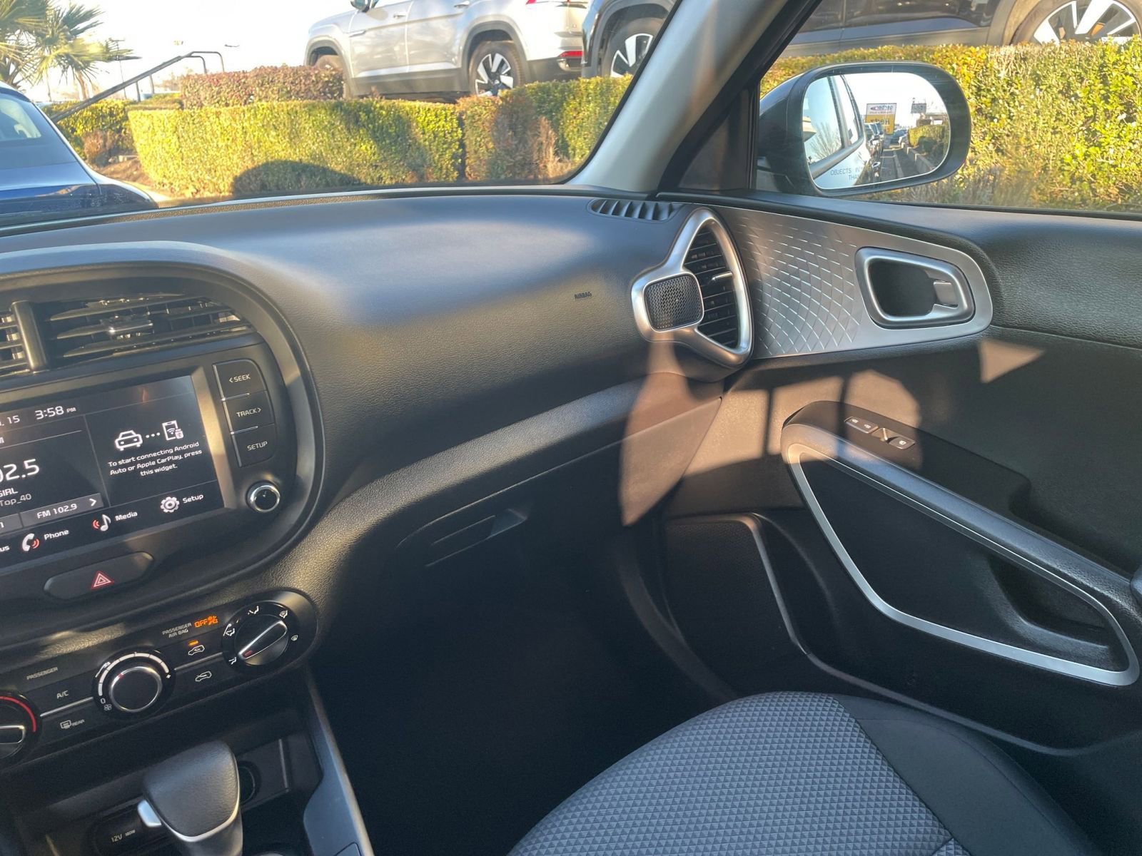 Used 2025 Kia Soul LX w/ LX Technology Package image 33