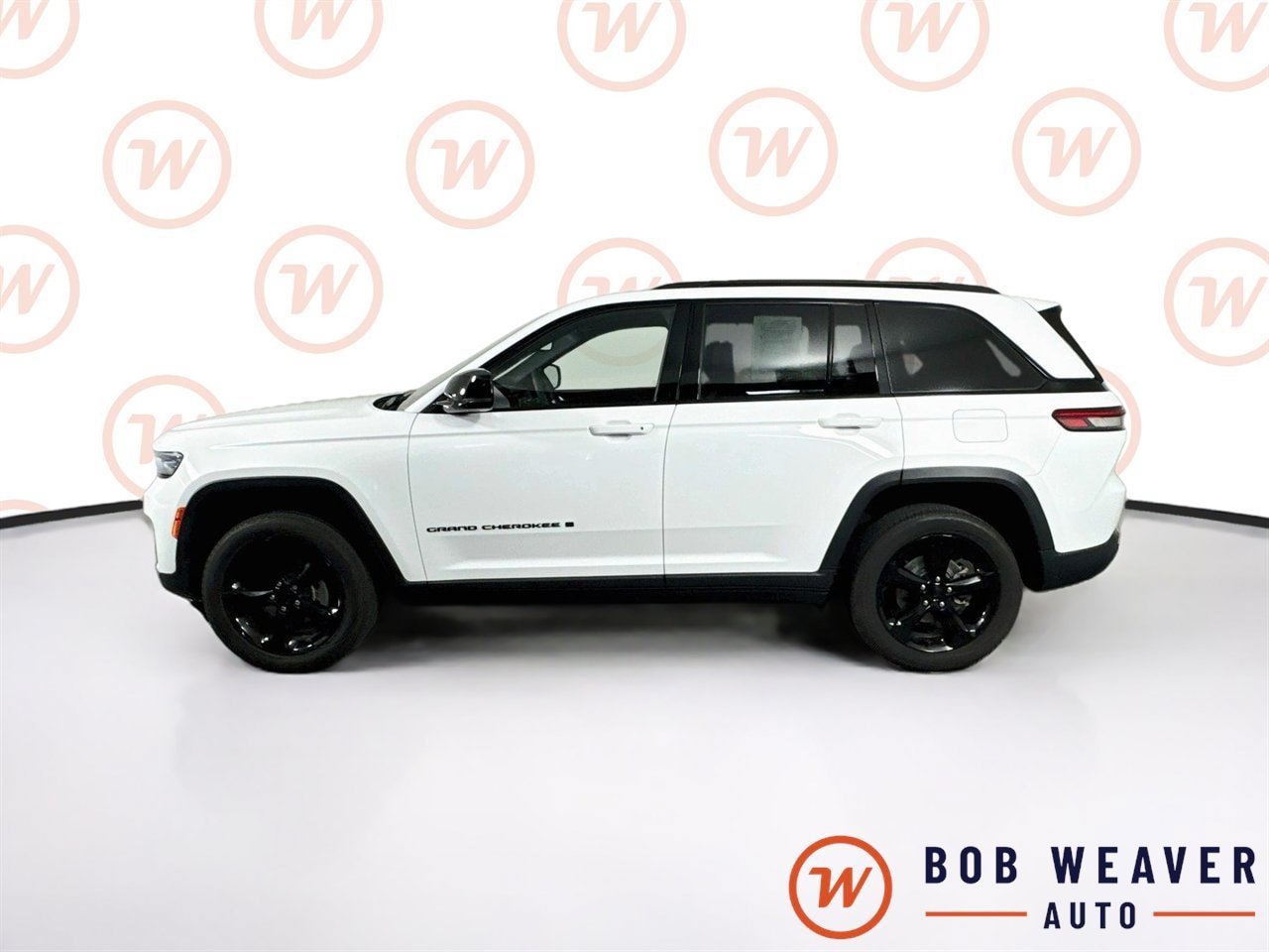 Used 2023 Jeep Grand Cherokee Altitude AWD/4WD image 4